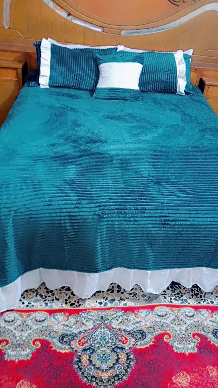 فرشة نفرين
القماش شتائي 
 خاولي (بطانية) درجة أولى محفر 
خامة ناعمة تجنن
واكيد سويتلكم عرض يخبل 
فرشة 3 قطع. سعر  18 الف مع التوصيل 
فرشة 7 قطع. سعر  22 الف مع التوصيل  
للطلب والاستفسار مراسلة الصفحة خاص 
 او مراسلة  الرقم  ***********  واتساب☎️
@إشارة
