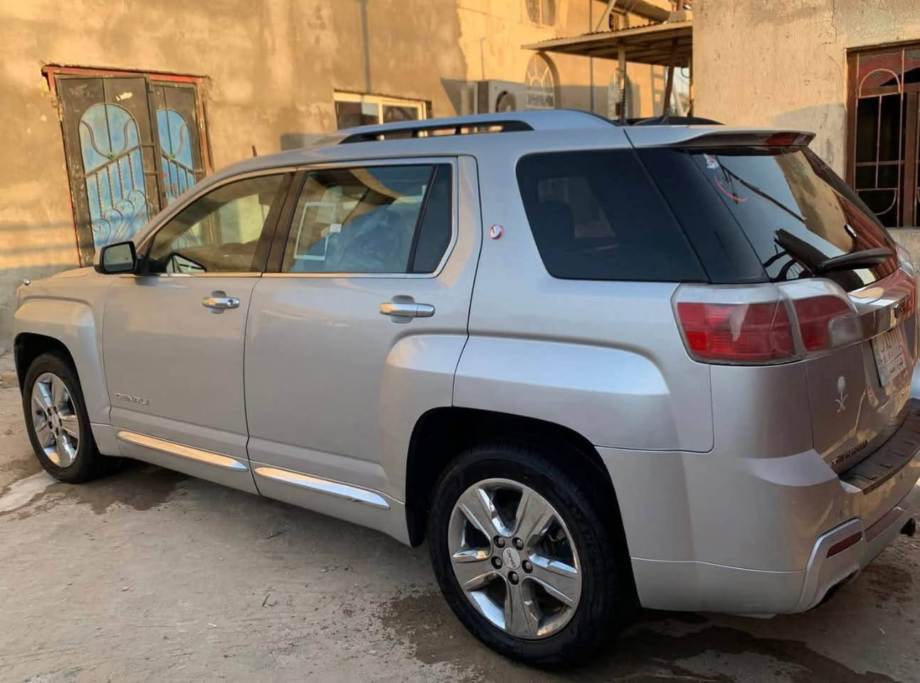 جمسي تيران دنلي ٢٠١٣ 

 وارد امريكي حادثها جاملغ وبنيد وهنا بالعراق نضرب الجاملغ الثاني يعني تلث قطع والباقي كفاله 

السيارة سته سلندر 
حساسات امامي خلفي
رادراات مانع اصطدام 
تحديد مسار 
كشنات جلد تدفئه وتبريد 
سلايد
كشنات خزن ميموري تلث وضعيات 
نقطة عمياء 
بك لايت لد والامامي عدسه 
ويل كروم 
جنطة كهرباء
سستم سماعات بايونير 
شاشة لمس 
وبيها هــواي مواصفات والسيارة كلها مختمه دنلي
 
راعيها موجود تحويل ثاني يوم 
مكانها البصرة / قضاء القرنة 
*********** البصرة, العراق
