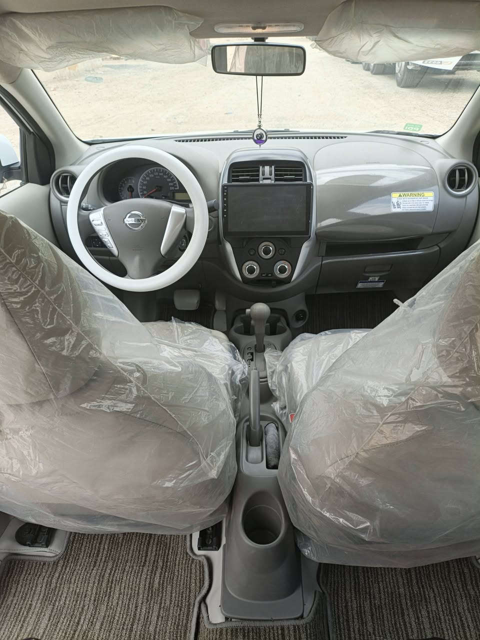 سلام عليكم نيسان صني هندي بليتة زركه.للبيع موديل 25 مكفولة كفالة عامة شخط ما بيهة المكان البصره الهارثة *********** وبخدمت الشراي

