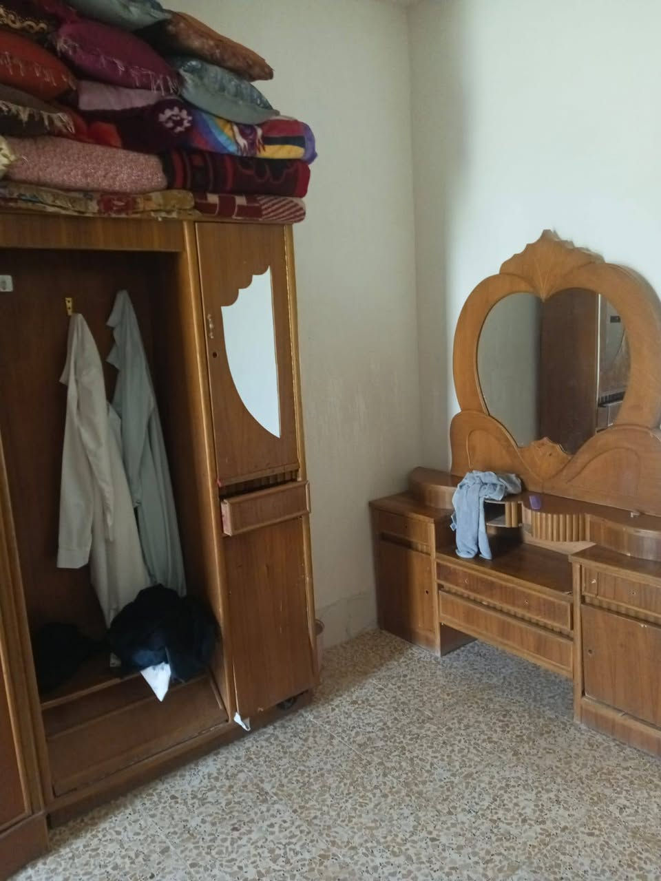 السلام عليكم بيع مستعجل السعر مناسب مكاني الحمزه الغربي رقم الهاتف***********
