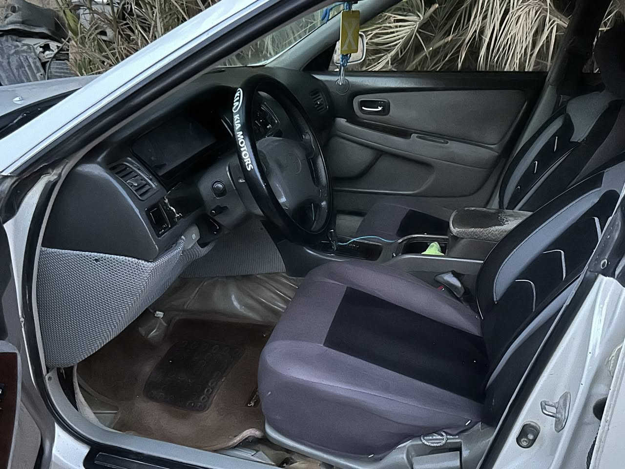 لبيع مارك ٢٠٠٠ مكفوله كفاله عامه مكينه كير حاويه جديد رقمها بصره مكفوله من ضربه بيه صبغ جاملغات خلفيه بدون ضربه صبغ تجميل سياره ستخدام شخصي  شراي يتصل ***********
