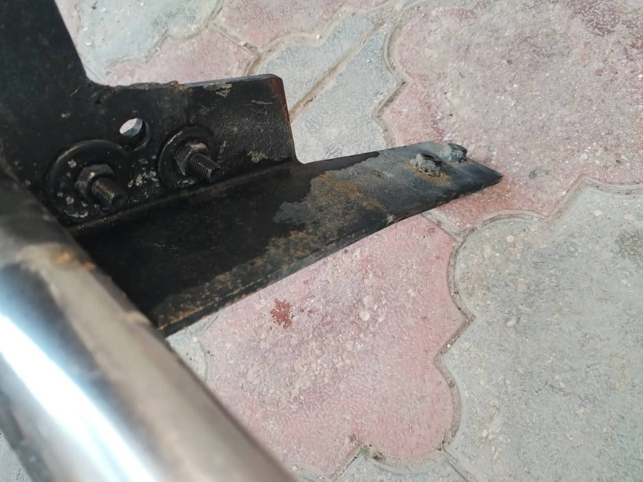 السلام عليكم درع بهبهان للبيع مع القواعد نضيف حيل السعر 200الف مكاني كربلاء ***********
