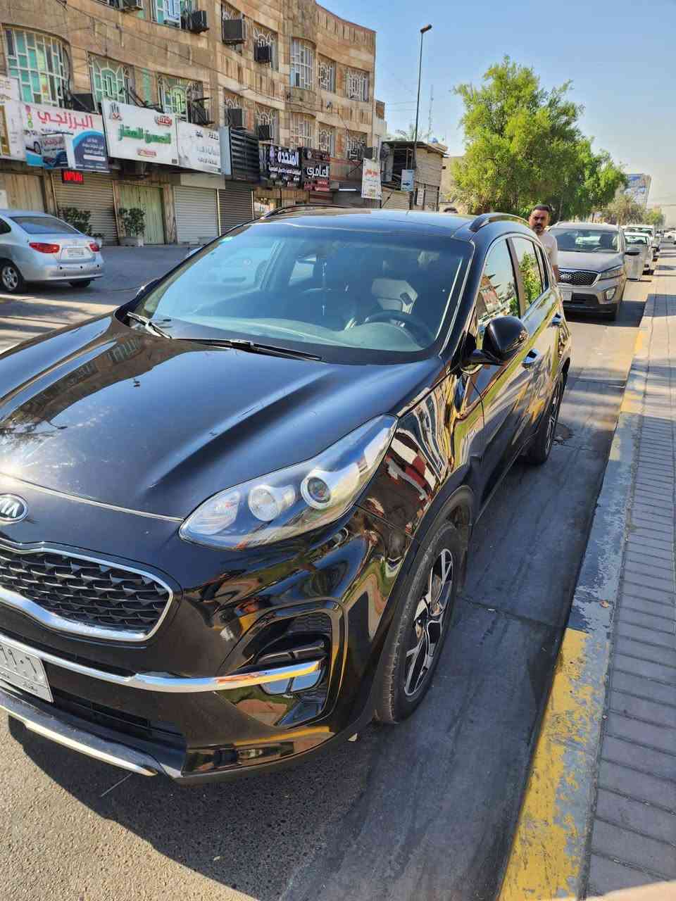 السلام عليكم للبيع سبورتج موديل 22 فول مواصفات حادثه بنيد وجامبغ ايسر وجاملغ خلفي بيها تعديل بسيط بالغد وبداية الشاصي سيارة جاهزة من كل النواحي سعرها 155 وبيها مجال بسيط موجودة في بغداد الأتصال على *********** بغداد, العراق
