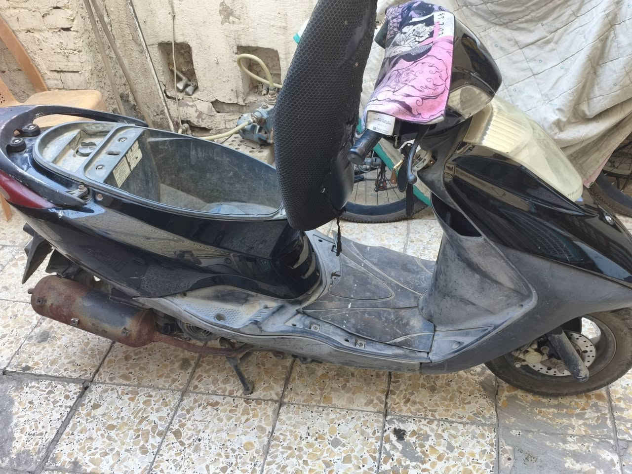 السلام عليكم دراجة بريس لايت ناصي مجفت جديد و موضح بالصور كل شي و مقطع فيديو نقصها كشن لأن كشنها تعبان فقط السعر 350 الف للتواصل عبر الواتس المكان بغداد البياع ***********
