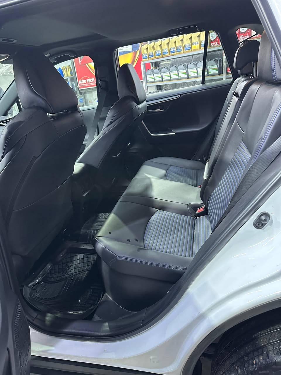 TOYOTA RAV4  HYBRID XSE 2024

 
تويوتا  راف فور  هايبرد  XSE 
المسافة المقطوعه 16Mi
اللون :- ابيضّ   
المحرك 2500cc هايبرد 
الموديل 2024

 

                  ======= الاضافات👇👇 ======

فتحة 
شاشة كبيره انفكيشن. 
دفع رباعي 4x4.
رادار امامي 
 مانع تصادم
تصحيح مسار
مانع انزلاق
تحديد مسرب .
نقطة عمياء .
مثبت سرعة
هاند بريك كهربائي 
كاميرا خلفيه  
كراسي جلد 
كراسي كهرباء
طارة مدفية .
كراسي مدفية 
بصمه أبواب
بصمه تشغيل
تحكم ستيران
شاحن وايرلس 
تشغيل عن بعد سياره 
ويل 19 .
كراسي كهرباء .
اضويه اماميه زنون LED
كشافات ضبابي LED 
اضويه خلفيه LED
حساسات خلفيه  
باب خلفي كهرباء
نظام GPS+ خرائط 
3 انظمة قياده Sport /ECO / Normal
كندشن مركزي امامي + خلفي 
بلوتوث 
مدخل AUX + USB
***********
العنوان بغداد الغزاليه
