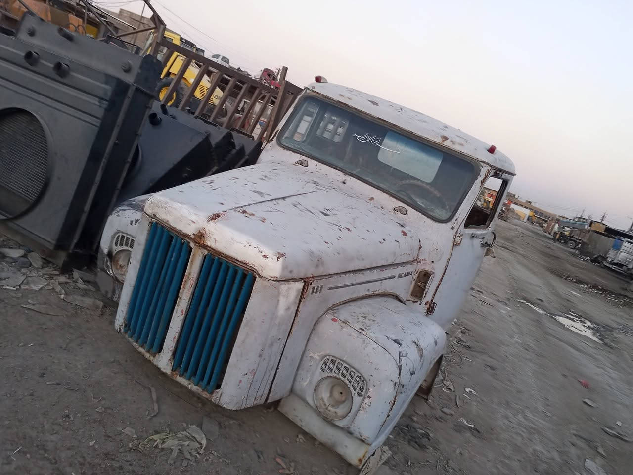 للبيع
المكان بغداد مدينة الصدر 
كسره وعطش 
***********
