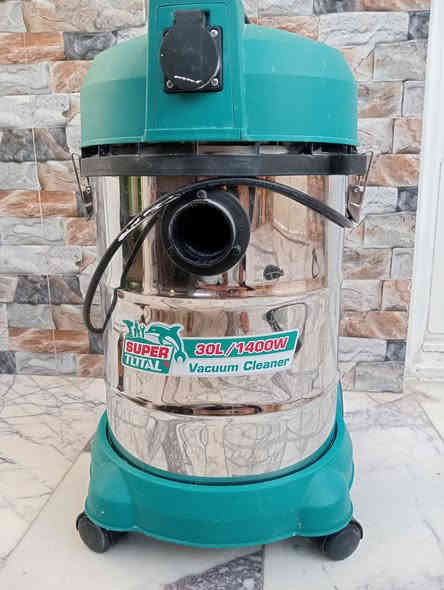 مكناسة كهربائية للبيع من شركهTOTAYL نضيفه مسعمله قليل ماخذينها ب 120 الف رايدها ب 85 الف مكاني ناصريه مركز المدينه الرقم: ***********
