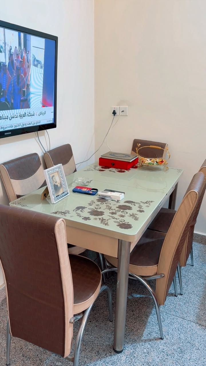 تخم 9 مقاعد للبيع السعر 400
ميز طعام السعر 110 مكاني الاعظميه هاتف ‭0781 122 9775‬
