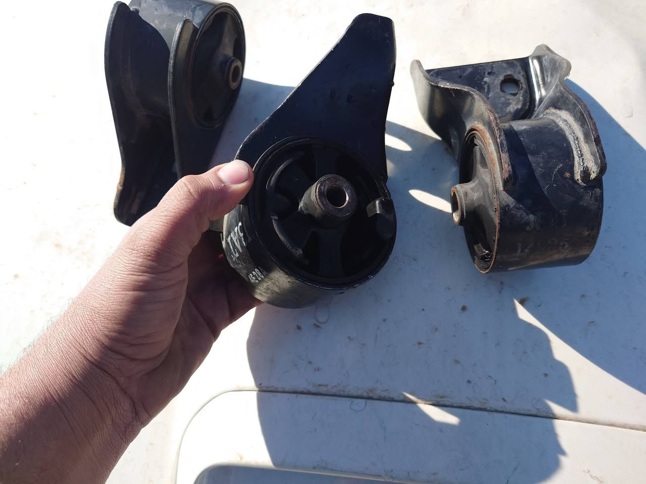 دجات محرك حاويه كيا كرنفال موديل 2000 الى 2005 سعر القطعة 45 يوجد خدمة توصيل لجميع المحافظات 
***********
