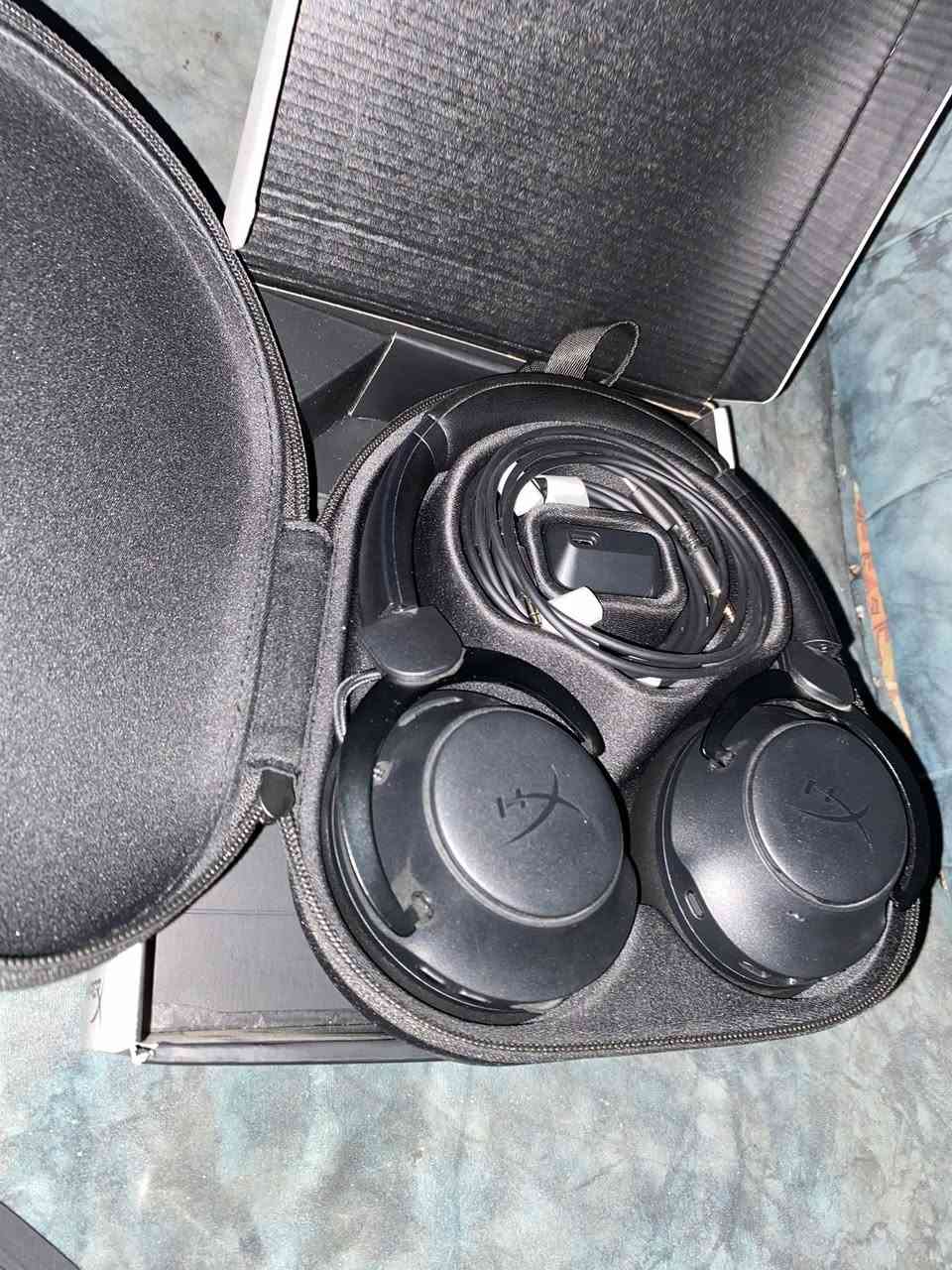 سماعة هايبر اكس كلاود مكس 2
HYPERX CLOUD MIX2
السماعه معروفه من عزل بحيث تدخلك بالجو وصوت ومايك وتصميم وشكل .
للبيع المكان ميسان ، حجي عبد الثانية السعر خاص بي مجال للشراي.
• تعديل


**إذا كنت صاحب هذا الإعلان وتريد حذفه لأي سبب، رجاءا أرسل رسالة إلى الدعم الفني**