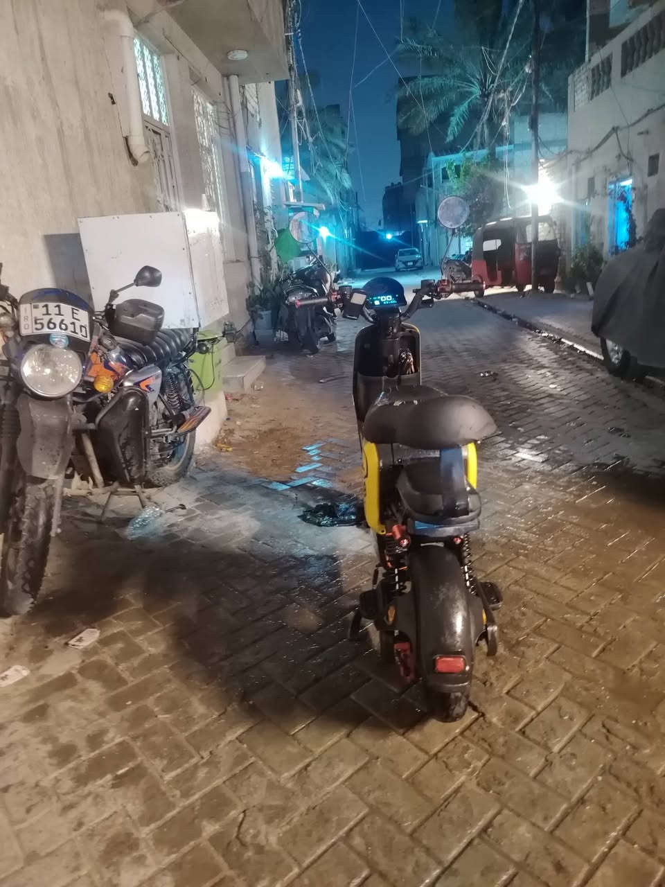 دراجه شحن موديل 26 حلوه ونظيفه ناقصها بس تاير خلفيه سعرها 300 وبيها مجال الرقم ***********
