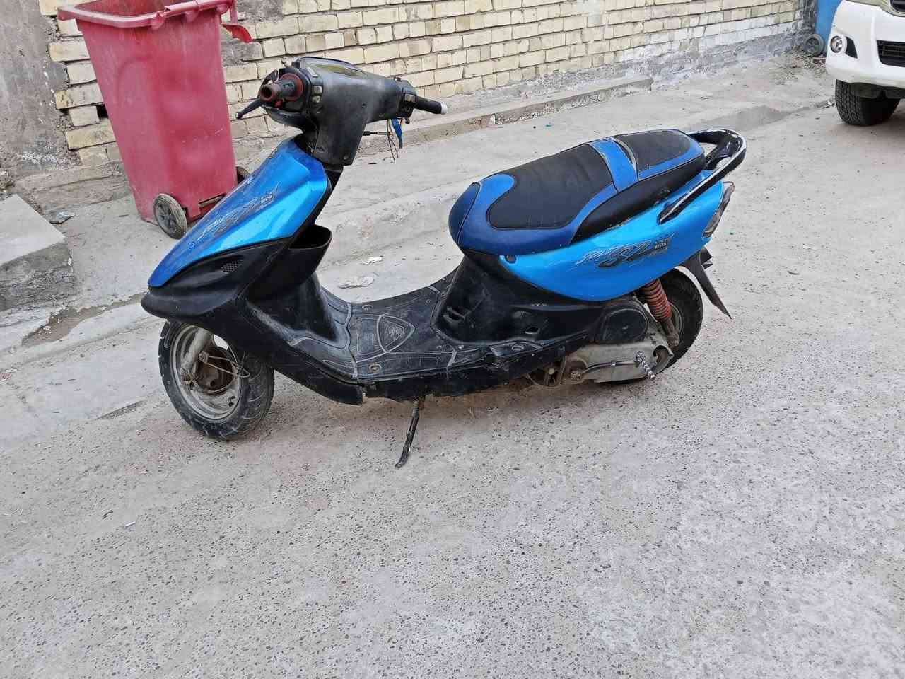 السلام عليكم 
للبيع ماكس قجمه 120
دراجة شغاله هندر 
قفل ستيرن
بريك امامي 
ستاند صفح
تايرات جدد 
مجفته جديد
أبيعها كوم حديد 
***********
مكانها بغداد البياع حي تراث
سعرها 150الف
