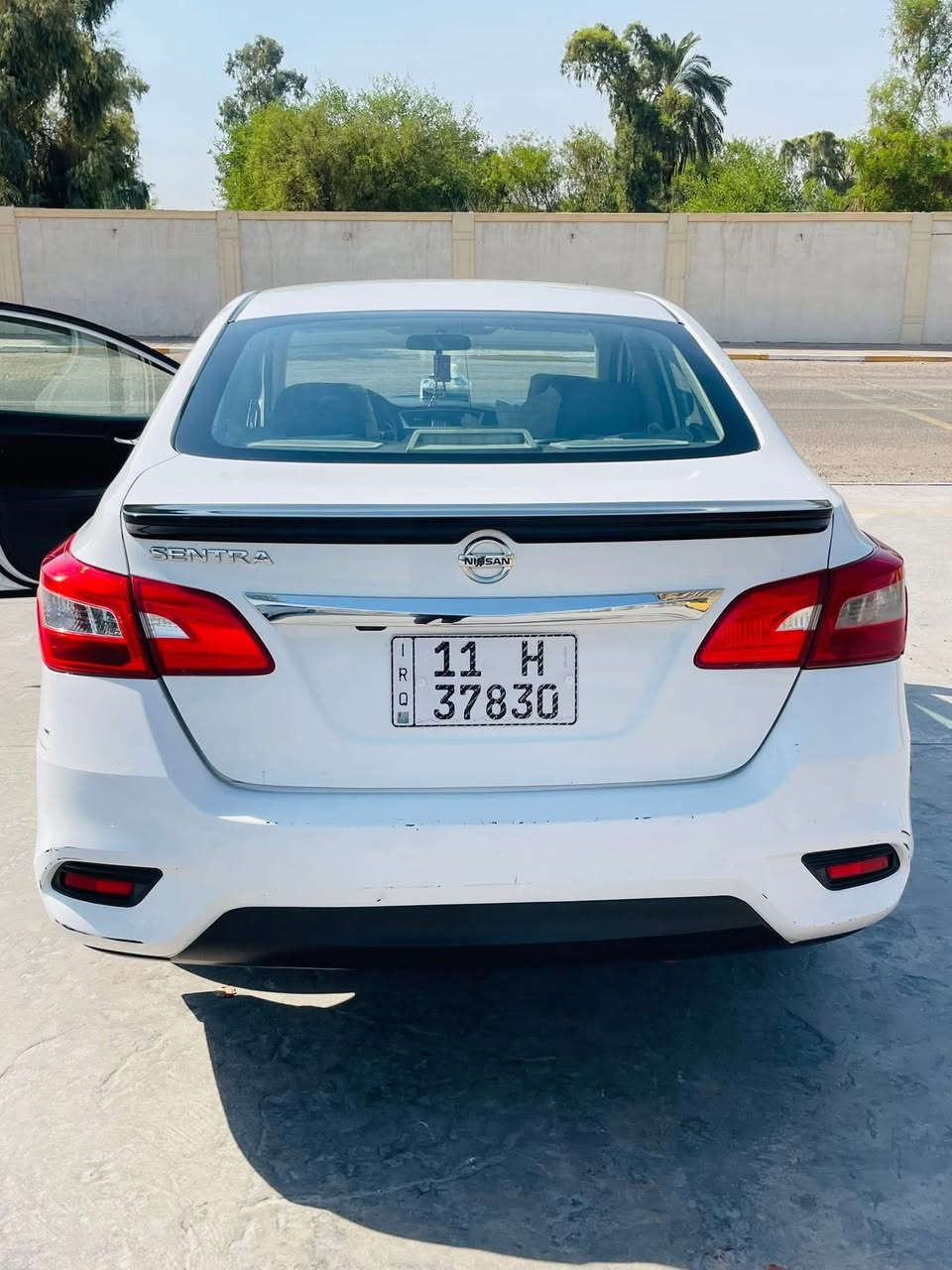 السلام وعليكم
نيسان سنترا 2018 

امريكي نص موضفات 

شاشه تحكم. 3 انضمه قياده 

ماشيه 110 

محرك 1800 

كير محرك كفاله 

الصدر نص عمر 

السونار بالمنشور بيها 3قطع صبغ 

رقم بغداد نكليزي  هزه جديده  

بسمي 

مكانها بغداد 

سعر 105

للتفاصيل اكثر الاتصال 

***********
