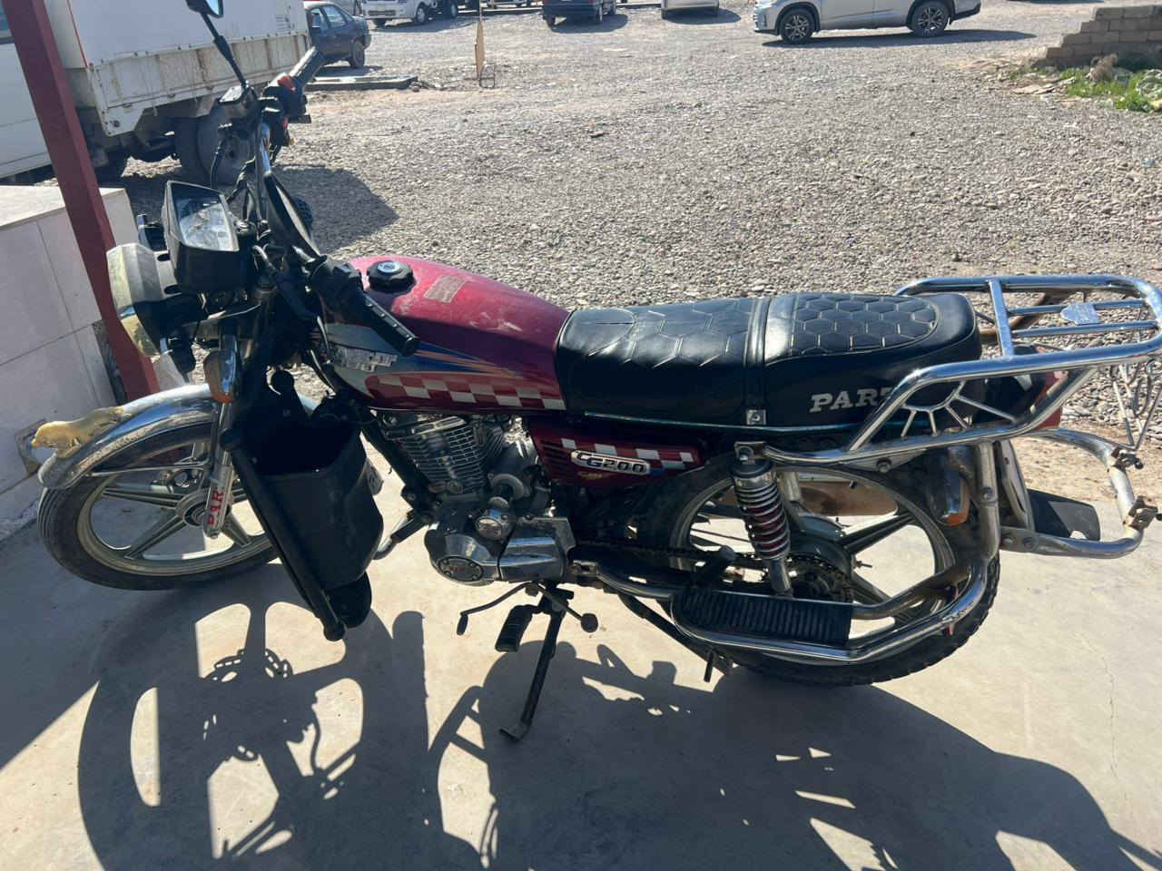 السلام وعليكم موطور محرك 200 شغال سلف وكهربايات شغاله سعر 400 وبيه مجال مكاني كياره ***********
