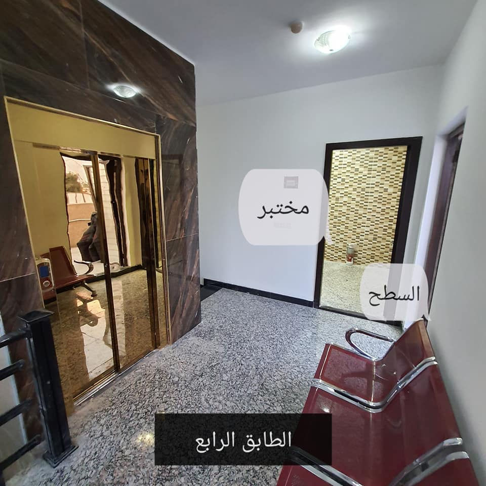 مجمع طبي متكامل للبيع – الحارثية / شارع الكندي

📍 فرع مثلجات الغدير

📐 المساحة: 200 متر

فرصة ممتازة للاستثمار الطبي في موقع حيوي ومميز.

🔹 تفاصيل البناية:

الطابق الأرضي:

محل واجهة مناسب لمستلزمات طبية / نظارات / صيدلية

مختبر مطابق لمواصفات وزارة الصحة

عيادة طبيب متكاملة (غرفة طبيب + انتظار + حمام + مطبخ)

الطابق الثاني:

شقتين

كل شقة تحتوي على عيادتين + صالة انتظار + حمام + مطبخ

الطابق الثالث:

3 عيادات

كل عيادة غرفة كبيرة + حمام + مطبخ

مناسب جداً لعيادات الأسنان

الطابق الرابع:

مختبر أسنان

صالة انتظار

🔹 مميزات البناية:

✔️ مصعد كهربائي موديل 2020 يتحمل 8 أشخاص + سرير مريض

✔️ نظام إنذار حريق متكامل + مطافئ

✔️ كاميرات مراقبة في جميع الطوابق مع شاشة خاصة لكل طبيب

✔️ كاونترات مطابخ جاهزة

✔️ أبواب ألمنيوم عازل للصوت من شركة لوماكس

✔️ سخانات ماء ألمانية

✔️ خزانات ماء سطح درجة أولى (ثلاث طبقات) مع تغطية سندويج بنل

✔️ حماية حديدية لشبابيك السطح والمناور

📞 للاستفسار والاتصال:

***********
