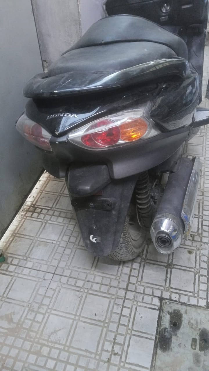 0/10 للبيع شغاله وحلوه نقصه جاملغ امامي وبيه صوت بل الكلج الامامي واتساب ***********
