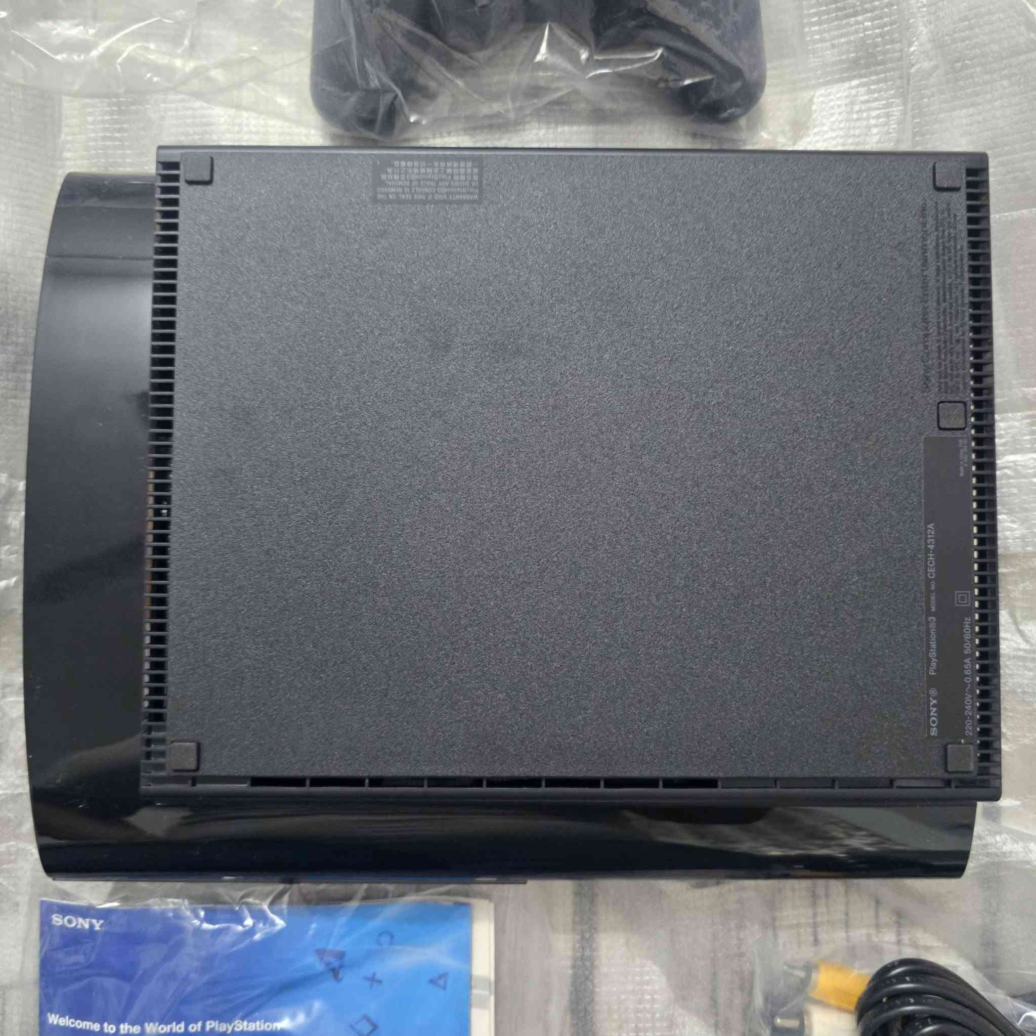 السلام عليكم
Ps3 سوبر سلم لوك بالكارتون سيلد غير مستخدم نهائياً
تم الفتح لغرض التصوير مع كامل ملحقاتة 
مكاني بغداد 
للتفاصيل *********** واتس اب
