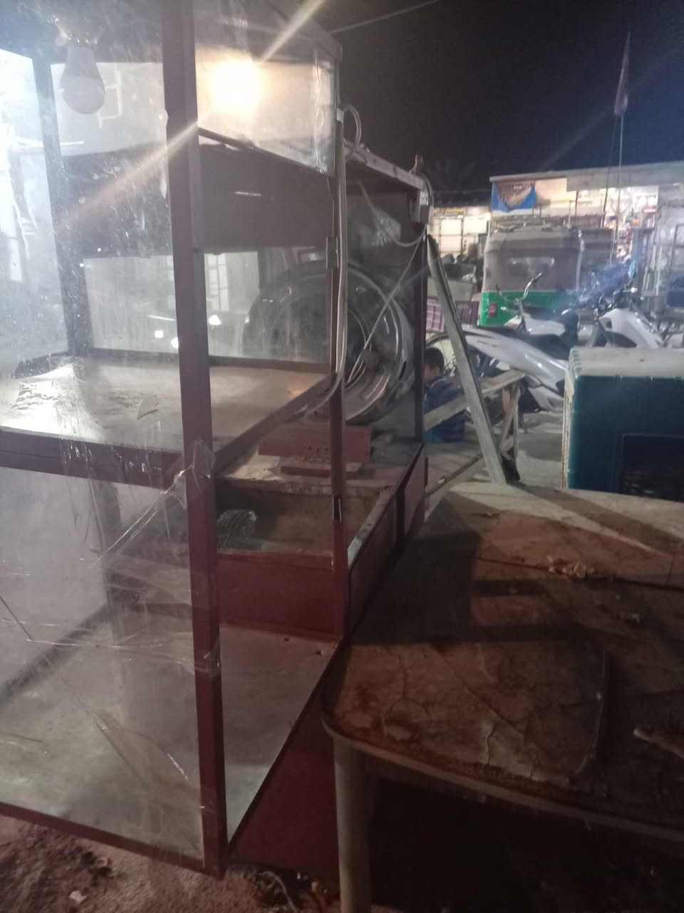 السلام عليكم هاي عربانه مالت حب للبيع وسعرهة ب ٣٢٥ وبيهة مجال وهاذه الرقم ***********
