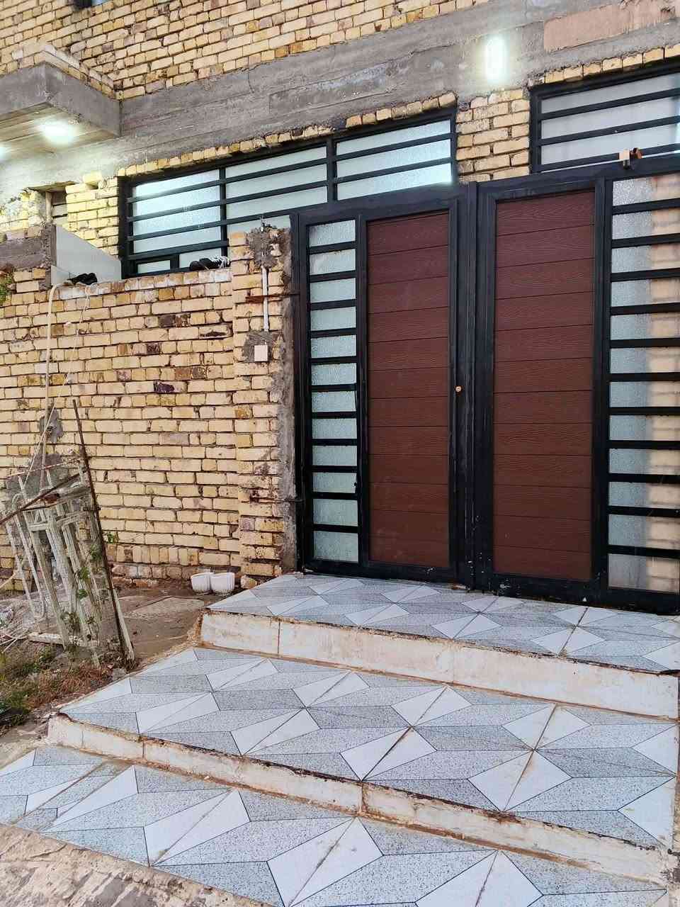 للبيع
مشتمل طابقين100م( مربع) ركن عل شارعين(بلخضراء الجديدة)زراعي مقابيل المعارض بلتحديد معرض المياحي كامل القاطين 3غرف نوم استقبال مطبخ صحيات بناء حديث سنه 2025
خدمات كامله(ماء+مجاري +كهرباء) بلباب.السعر قفل 85مليون.. للاستفسار رقم صاحب الدار ‏‪***********‬‏
