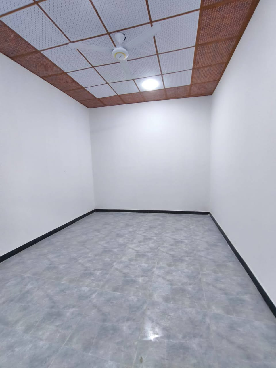 ساعد الله اوقاتكم بكل خير 💢متوفر دارين سكان البيع المساحت كل دار 200متر 

موقع البيوت البصرة أبو الخصيب أبو كوصره 🛑 
قريب علا شارع ابو كوصره 20 متر البيوت جدد وفارقات وجاهزات السكن ⬜ن

نوع العقار طابو زراعي عراقي سند 25 💢 
كل بيت يحتوي علا 
3قرف منام 
وصاله
مطبخ 
ديوان 
وصحيات داخلي وخارحي 🔷 
كراج 
سعر البيت الواحد 98مليون وقابل للتفاوض 
باقي الاستفسار على
***********
***********
