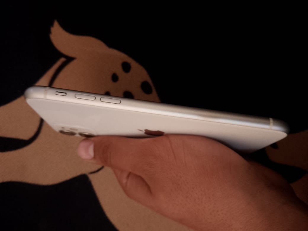 ايفون 11 عادي للبيع سعر 230 مستبدل شاشه اصليه من جهاز ثاني 3 خيارات وبطاريه 81 ذاكره 128 كلشي شغال فقط فيس ايدي متوقف مكاني بغداد غزاليه واتساب فقط ***********
