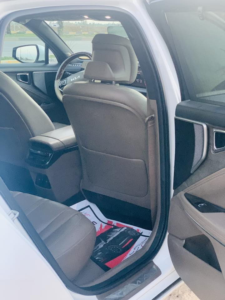 🚗 للبيع: Kia K8 موديل 2023 – فئة VIP فل كامل – وارد خليجي من نيم الشمالية

سيارة لون ابيض تجمع بين الفخامة والأداء الرياضي بمحرك 6 سلندر سعة 3.5  مع ناقل حركة 8 سرعات ماوس، انسيابية عالية وثبات ممتاز.

🔹 ابواب بصمة + تشغيل وإطفاء عن بعد
🔹 مقاعد جلد كهرباء (تدفئة + تبريد)
🔹 تبريد خلفي + ستائر خلفية كهربائية
🔹 تحكم لمس أمامي وتحكم مستقل خلفي
🔹 تكييف مناخي منفصل
🔹 شاشة كبيرة تدعم Apple CarPlay و Android Auto
🔹 جنطة كهربائية فتح وغلق عن بعد
🔹 مواصفات إضافية عديدة

📊 الممشى: 87,000 كم
🛡 مكفولة كفالة عامة (ضربة، صبغ)
🚦هزة جديدة 2026
📄 سنوية جديدة
👤 السيارة باسم المالك مباشرة

📍 الموقع: بغداد – السيدية
📞 *********** (متوفر واتساب)
