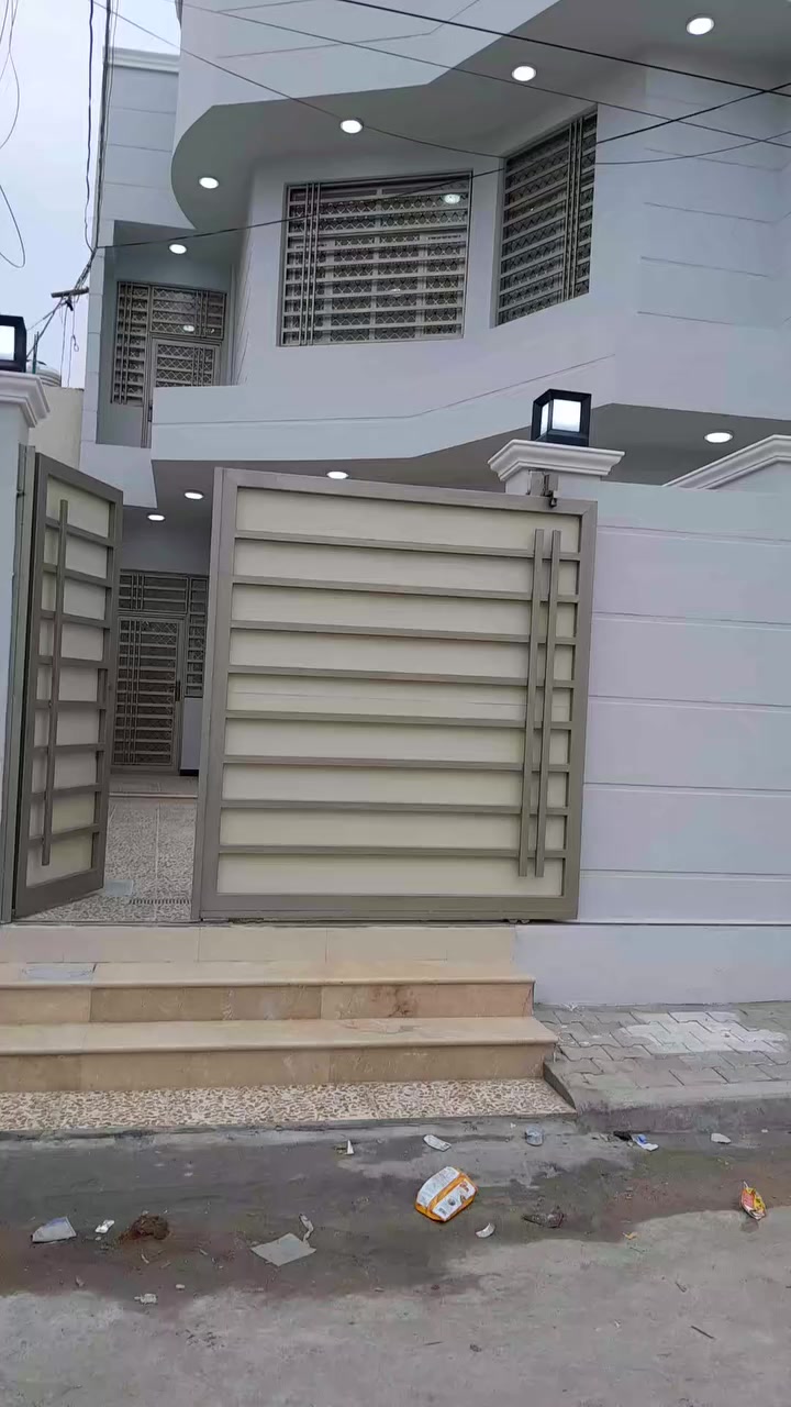 🏡 للبيع – بيت سكني مميز 
يبعد ٥ كيلو عن الامام
٥٠ متر عن كيات حي العامل 
📍 الموقع: حي الأمير / الثانية
🔹 المساحة: 125 متر
🔹 الواجهة: 6.25 متر
🔹 البناء: حديث – طابقين – تصميم عصري
✨ تفاصيل البيت:
🔸 الطابق الأول:
غرفة نوم
مطبخ
صالة
استقبال
صحيات داخلية وخارجية
مناور عدد 2
🔸 الطابق الثاني:
غرفتين نوم
صالة
صحيات
💰 السعر: 198 مليون (قابل للتفاوض)
📞 للاستفسار:
اتصال أو واتساب: ***********
