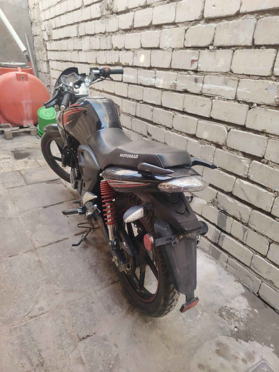 دايوان بطح
 موديل 23
ماشية ٨٠٠٠ فقط
ماداخلة تصليح
المكان نجف حي العسكري
السعر1225000
للاستفسار ***********
وكيلهة العارضي النجف, العراق
