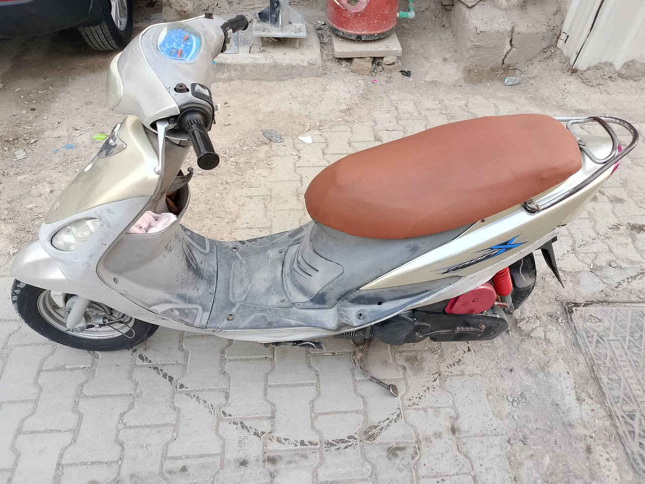 سلام عليكم دراجه ماكس منغولي 120دراجه رمبه ما مفتوحه كلهه شغاله سلف هندر اشاير بانزين واير سرعه كلهه شغاله ختم واحد السعر 550وبيهه مجال *********** مكاني بغداد الحريه
