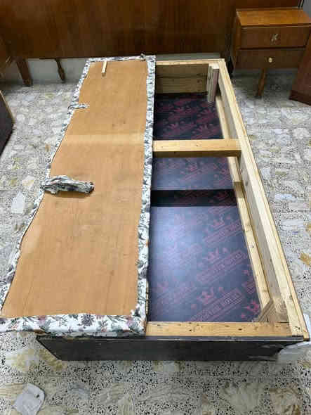 سرير نفرين منفصل  نجارة عراقية ثقيل مع مخزن وبدون رأس   (تخت فقط)المكان شارع فلسطين للتواصل ***********
