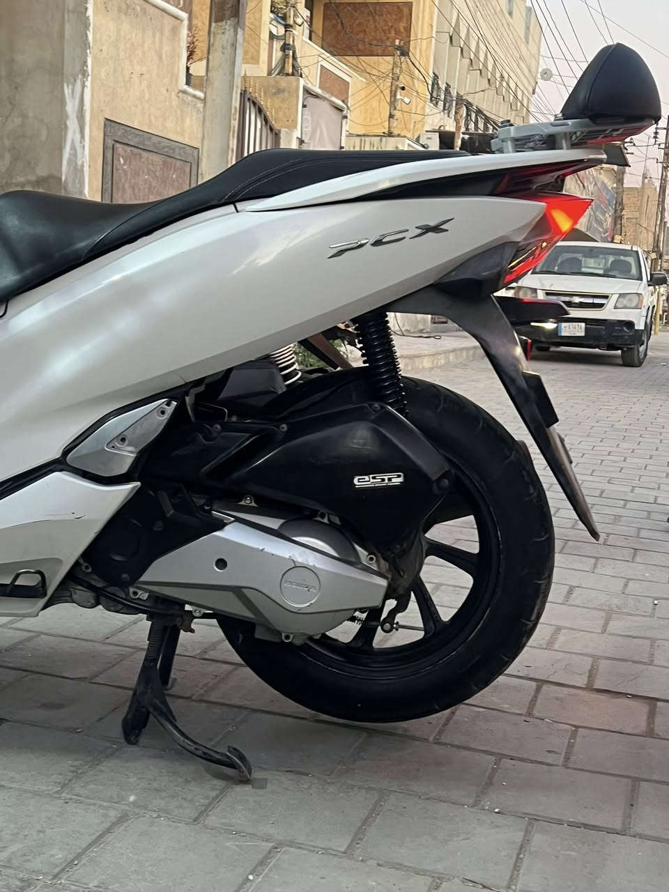 السلام عليكم.. pcx جيل الثالث الدراجه بيدي منزلها رمبه مكفوله عامه وخير من الله تحفه رايدها ب17 مكاني بغداد حي اور

***********
