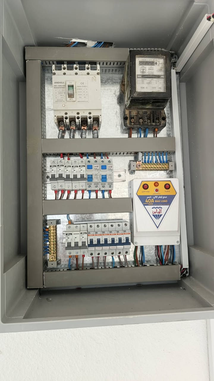 الحمد لله تم إكمال تشطيب بيت الأخ الطيب  
علي حامد 
مثل ما موضح نظافه وترتيب العمل مع العلم البيت ترميم لذلك 

العمل  صار أكثر من نوع  دك كلبس،  وترانج مسطره  وسمنز

  +السيركت والبورد مشترك 

الحمد لله كمل  مثل ما مطلوب  ومن الله التوفيق 

أخو كم مصطفى الكهربائي 
لتواصل وتساب اتصال  ‏‪***********‬‏
