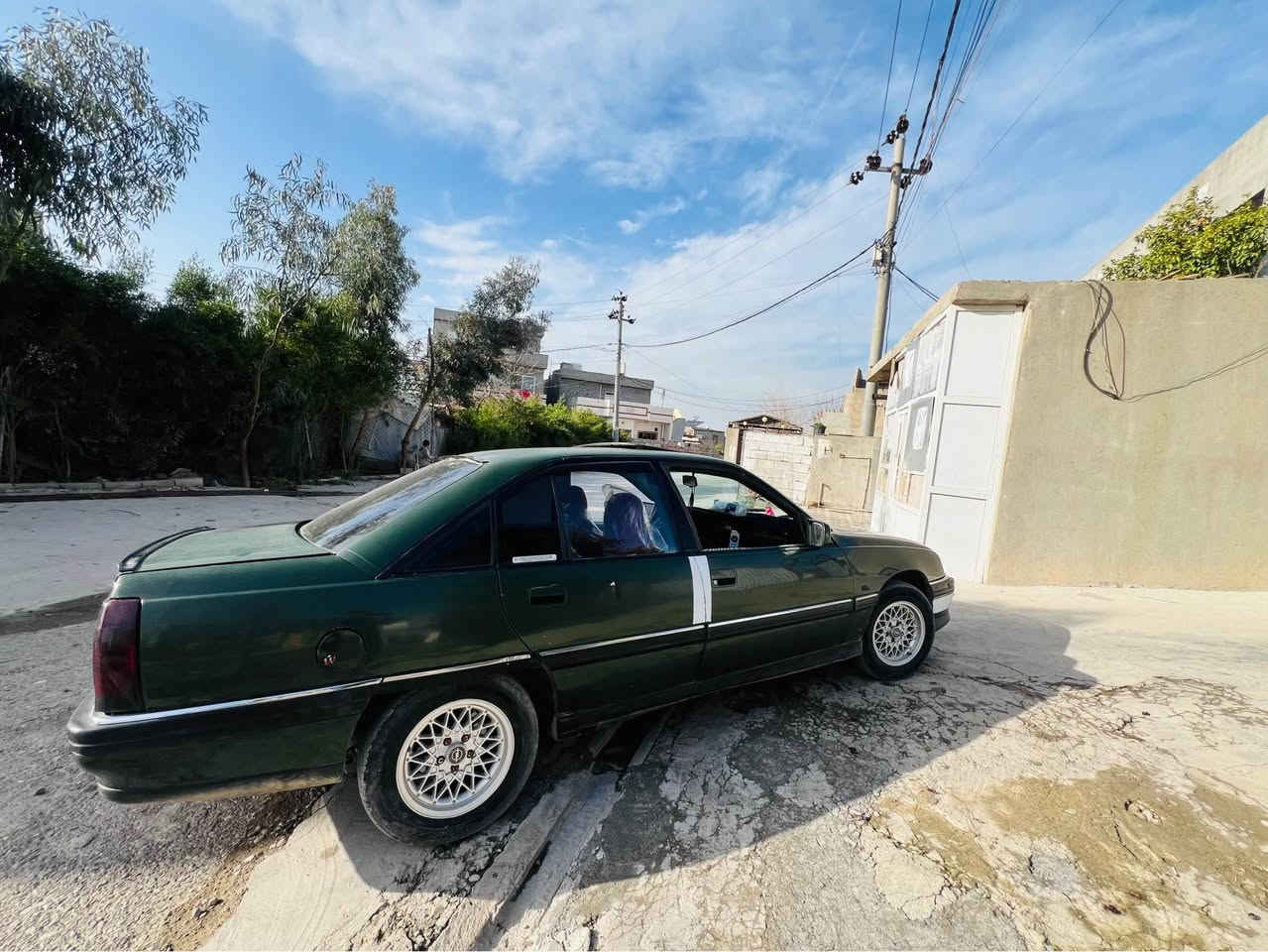 سه ره تا به ناوى خوا ...
جوّرى ما ركه .. وَپل وَميكَا... جوار پستون ... كَير عا دى .
مه كينه ٢٠ ى مه رغوب
سلایت تە برید دووجام کارەبە 
موديل 1993
ره نكَى زیتونی
ره قه م هه ولير
سە نەوی 2030
به ناو كردني به شه رت
سه يا ره كه به كَشتى جوانو ريكو پيكه ...جوار تايه ى نوى .. بى ته قه وره قه ...سه يا ره كى به هه لمه ت ما لى دوّستونا سيا وا ... سبوغ عا م جه م پيكي خه فيف 
سه ياره كى زوّر جوانوته نكه .. بيمه سره ف
سعرى ٤٢ومه جالى كى برا يانه ...رەقم *********** Singapore
