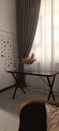 طاولة طعام • جديدة • ما مستخدمة