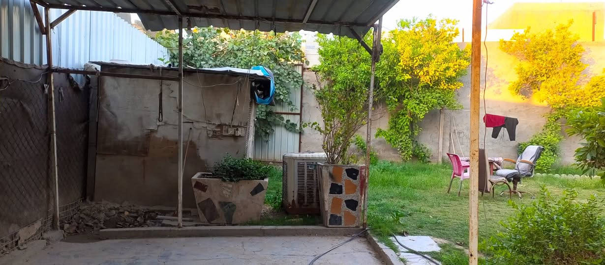 السلام عليكم 
قطعه أرض للبيع طابو زراعي المساحه ١٧٠ متر العنوان الثورة شارع العريض  مقابيل شارع السوق السعر والاستفسار الاتصال على هذا الرقم 0780 944 5957
