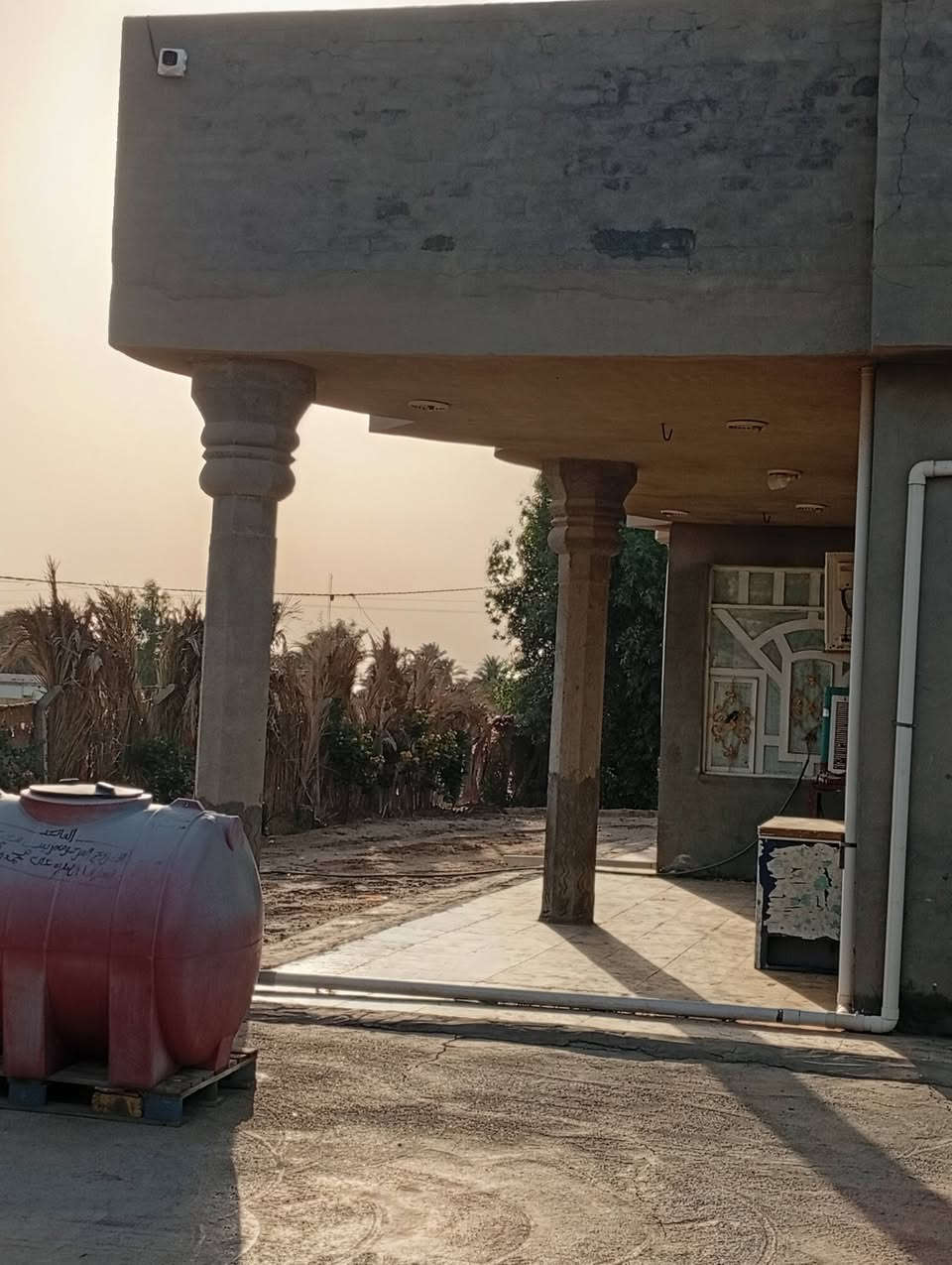 بيت للبيع المساحه 3دونم عقد زراعي 
مساحة البناء تقريبا 300 توجد كافة الخدمات ماء أسأله  كهرباء مع مولد  تبليط مدارس قريبه اعداديه متوسطه ابتدائيه توجد داخل الأرض حقول عدد 2
مع مخزن اعلاف .
المكان منطقة المطر قرب مدرسة الاحرار باقي التفاصيل الاتصال علئ الرقم 
***********
