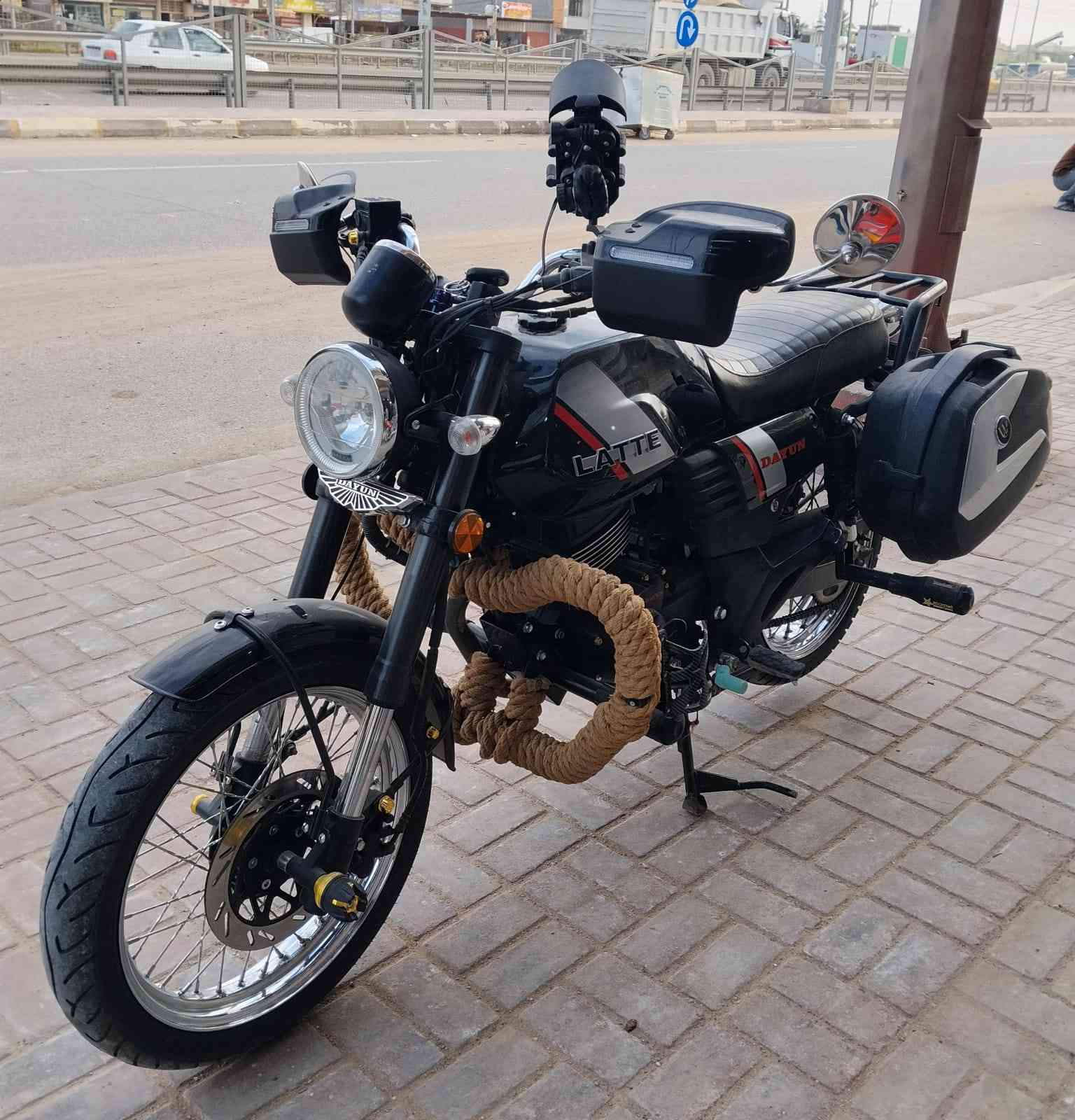 السلام عليكم ورحمة الله . 
 لايتي موديل 23 مزودة بكماليات 
رقم انكليزي سنوية . تحويل ثاني يوم 
دراجة متروكة كلش نظيفة و جديدة 
السعر 3500 ثلاثة ملايين و نصف 
تواصل فقط واتساب أو اتصال 
***********  كربلاء المقدسة
