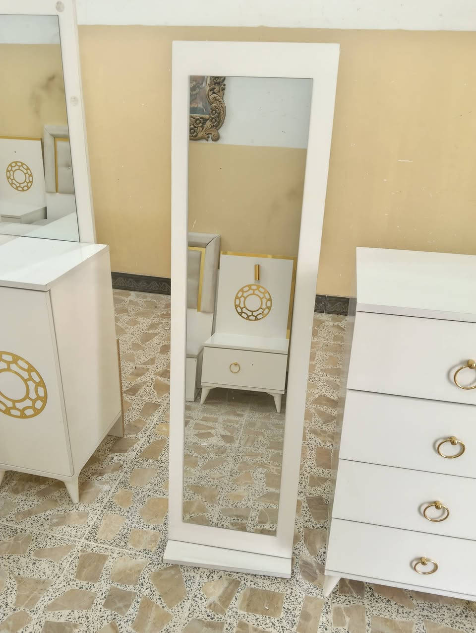 غرفة ترکية نضيفه كلش وبيه كنتور اضافي مال طفل بابين وصبغ حراري اصلي وسرير مخزن وكيوت ٩قطع السعر 650 وبيه مجال بسيط اتصال علا الرقم/***********/***********/ مكان فلوجه
