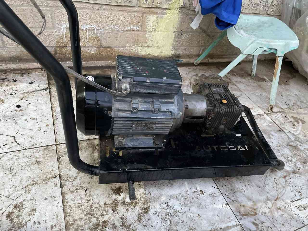 للبيع ضاغطه إيطالي ***********
