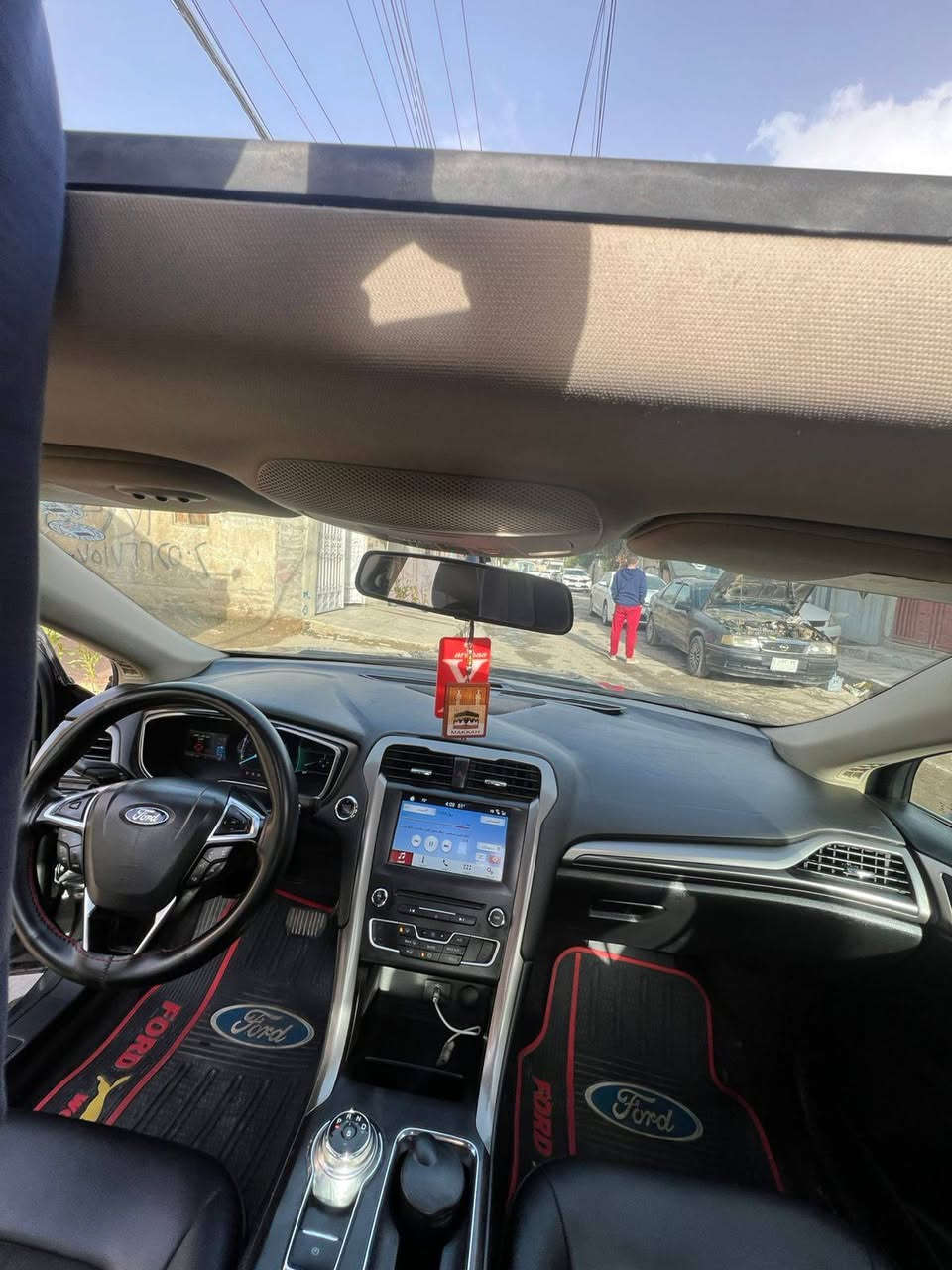 فورد فيوجن فول نضافه  فول 2017.      – SE
📄 ضرر خفيف جداً + اغراضها كلها بلادي
كاربون بانزين.    شفتات سرعه  بلستيرن
# السيارة ماشية 71الف كيلومتر

🔧 المحرك كصه  والقير.  شرط

 • محرك 1.5 EcoBoost توربو

 • ناقل حركة ماوس أوتوماتيك

 • دفع أمامي

 • اقتصادي ونشيط جداً

✨ مواصفات SE
• تبريد قطعتين 

 • كشنات جلد اسود

 • تدفئة كشنات

• كشن السائق والراكب كهربائي

 • تشغيل عن بُعد

 • Apple CarPlay / Android Auto

 • مثبّت سرعه (Cruise Control)

 • شاشة وسطية كبيرة

 • كاميرا خلفية + حساسات رجوع

 • دخول ذكي + بصمة تشغيل 

• رمز دخول في الباب

 • بلوتوث + USB + AUX

 • مقود متعدد الأزرار

🛡️ أمان وتقنيات

 • Airbags كاملة

 • ABS + Traction Control

 • إضاءة LED نهارية

• إشارة تسلسلية

 • Hill Assist

📌 حالة السيارة

 • صيانة دورية

 • محرك وكير بحالة ممتازة

 • استخدام نظيف بدون مشاكل

💵سعر: 117$ وبيها مجال بسيط

📍 الموصل حي النور 

📞 ***********
***********

