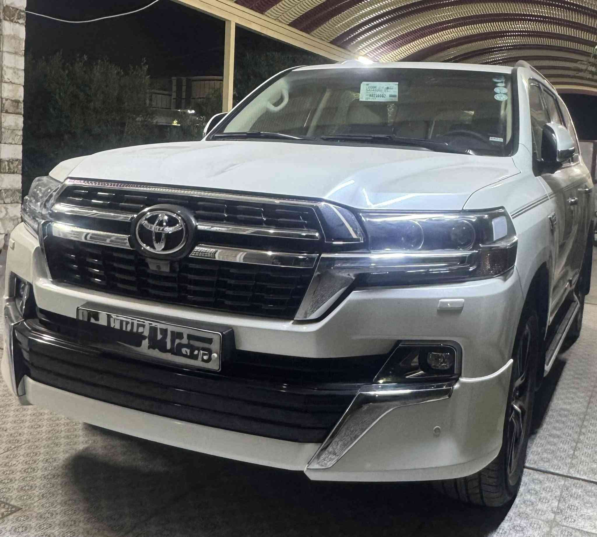 السلام عليكم للبيع لاندكروز 2021 ساز بحالة الوكالة كفالة عامة ماشية 25000الف فقط المكان ديالئ بعقوبة ***********
