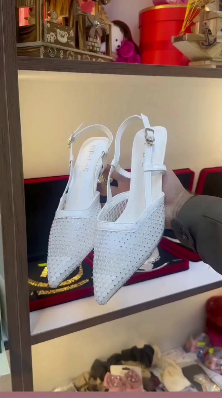 تخفيضات العيد
قطع أخيره تصفيات 
سعر أي قطعه داخل المنشور 10 الاف بس
العنوان ذي قار الشطرة / شارع حوني / بوتيك هوس
واتساب 0785 131 3184
رابط الأنستغرام  https://www.instagram.com/hawas.shoes?igsh=cjF4cDRzY2V3dmRq
معرف الأنستغرام hawas.shoes
