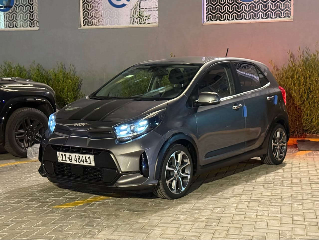 السلام عليكم 

كيا بيكانتو Xlineوارد كوري تجي فل مواصفات موديل 2022 فل مواصفات عدى الفتحه بيها صبغ بنيد فقط وموجود بالسونار مكينه 4 سلندر 1.2 MPI كير 5 نمر  ماشيه 83 كيلو متر مناقصها اي شي رقم بغداد الجديد بأسمي عارضها ب 103 وبيها مجاال بسيط رقمي ***********

مكاني بغداد / حي الجهاد 

مواصفاتها : 

* كشنات جلد 
* شاشه أندرويد 
* رادار امامي 
* تنبيه مغادرة المسار 
* حساسات خلفيه 
* مريه الجانبيه شفط 
* الستيرن فل تحكم 4 جهات 
* شاشة كيا ترحيب 
* بصمة تشغل + أبواب + صندوك 
* لد نهاري امامي 
* بك لايت لد بغداد, العراق
