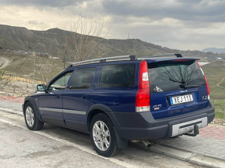 بەناوی خوای گەورە (Volvo XC70) مۆدیل (٢٠٠٦) قەپات مواسەفات . کوشین جلد. کوشین سارد و گەرم. کوشین متحرک.  سلاید. لایت زینۆن. زۆر مواسەفاتی تریش . چوار تایەی لۆکی لەژیرە مەنەفیست ئەسلی ئیبراهیم خەلیل. ٣ سویجی بیلادی لەگەڵە ٢ رەقەمی کەپسیشی لەگەلە سیارەکە بی بۆیاخە بی سارد بی شوخت لۆک لۆک مەکینەی ٥ پستنی تۆربۆی گازە بەشەرت گیر و مەکینە و کارەبایاتی هەموو گیانی بەشەرت. نرخ (٦٨) محامەلە. ژم (***********) سوران, أربيل
