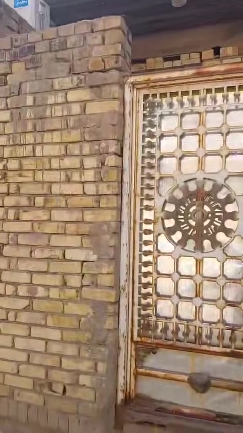 بيت للبيع رقم بي معامله بلبلديه مساحه 100 مترالواجه 5 والنزال 20 متر العنوان حي نهاوند الاولى خلف اسواق الكفيل بناء حديث السقف صب مسلح والارضيه مرمر تركي 
***********0
‏***********

