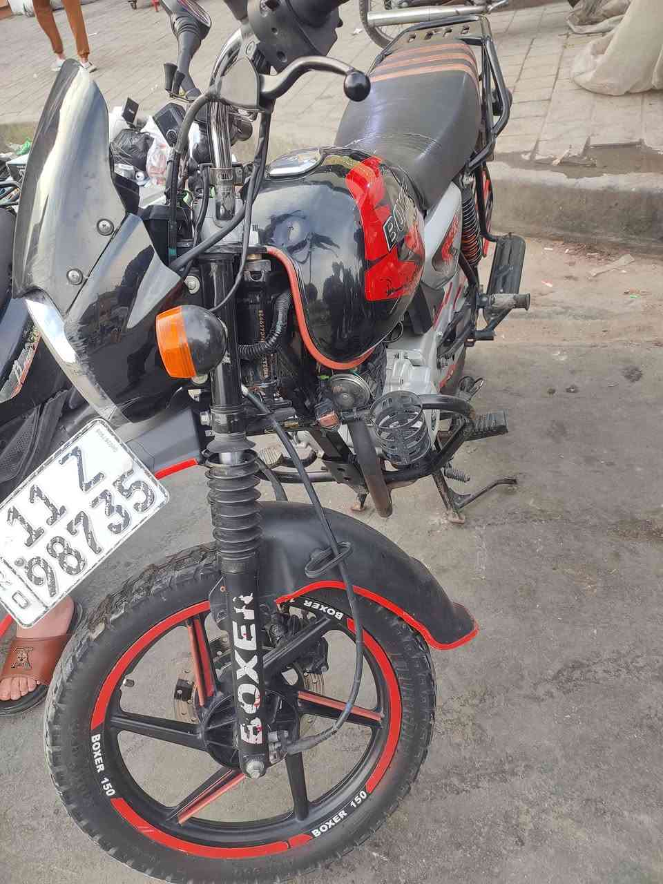 السلام عليكم دراجه بوكسر لبيع مرقم  بسمي مكان بغداد العبيدي السعر 2100 وبيه مجال  الاتصال ***********
