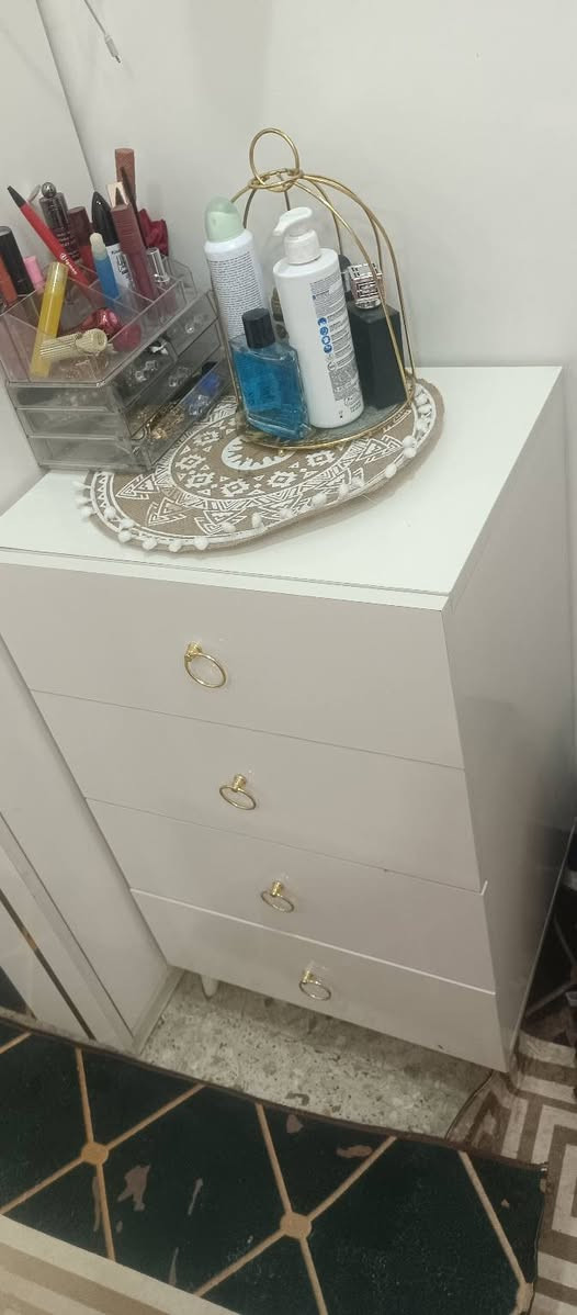 سعرها 600
متكونه من 8 قطع
شازلون
ميز مكياج
مجرات
جرباية
مكاتب بصفحات جرباية
كنتور.
مراية طويلة
نظيفة اللة. شاهد


**إذا كنت صاحب هذا الإعلان وتريد حذفه لأي سبب، رجاءا أرسل رسالة إلى الدعم الفني**