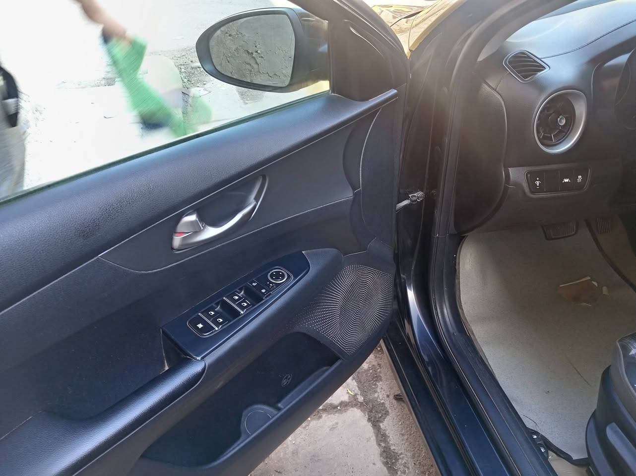 السلام عليكم عندي سياره موديل 20 سياره بسمي رقم بغداد مكان بغداد العبيدي الشهداء السعر ١٣٣ موبايل *********** عباس كير يتي
