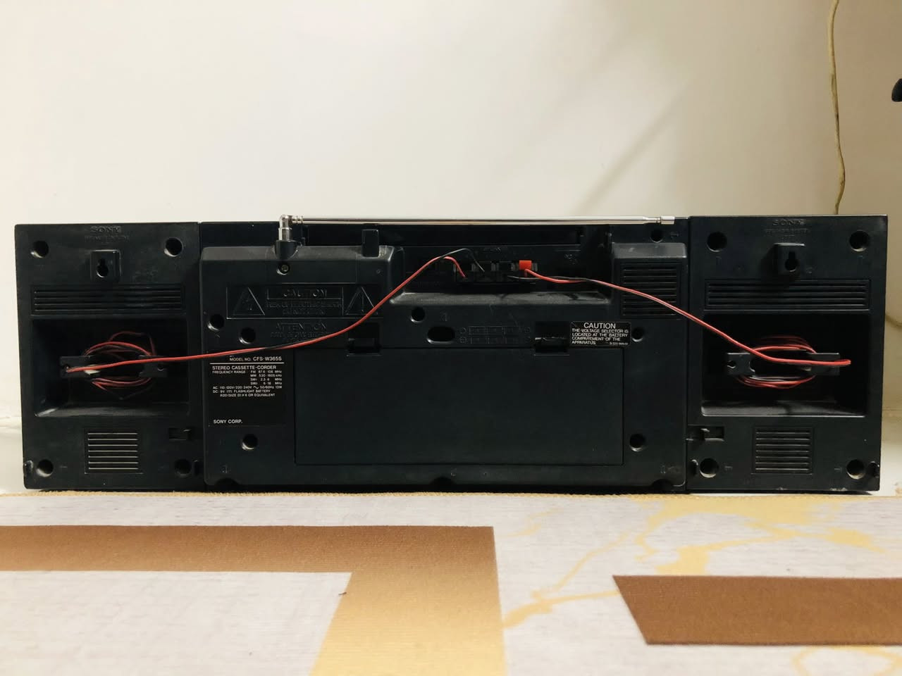 السلام عليكم
مسجل. سوني راديو اربع موجات وكاسيتين  مع خاصية التسجيل السريع وسحب الراديو جيد جداً لجميع الموجات جهاز جداً نظيف نسبة النظافة ٩٠٪؜او اكثر 
سعر الجهاز 75. بي مجال قليل 
***********
