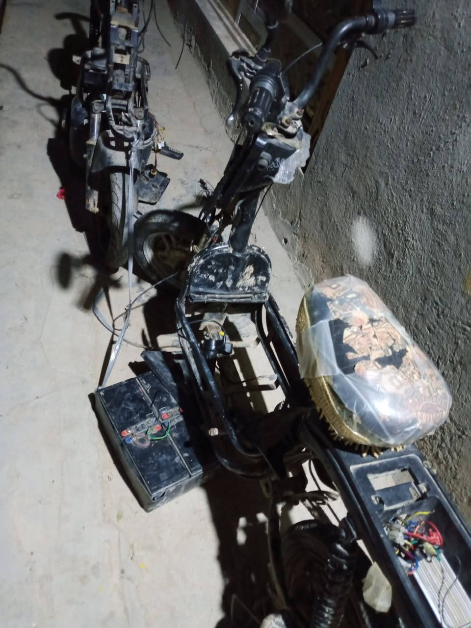 سلام عليكم هاي تراجات شحن البيع وحده تتاج بس ترتيب شغله بس اني اطي كوم حديد وثانيه تحتاج بطاريات وتاج سكليتر     ؟    وغراضهن   ؟   كاملات مكاني بغداد تقاطع النهروان بسمايه  سعر 100   ***********
